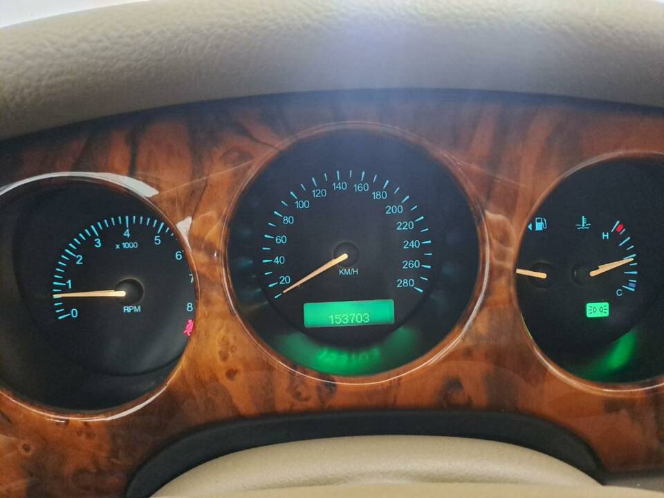 Bild 41/50 von Jaguar XJ 8 Executive (1998)