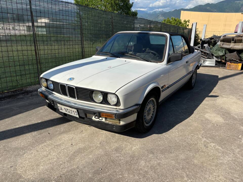 Image 2/14 of BMW 320i (1987)