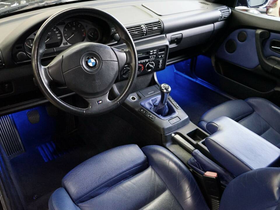 Image 22/33 of BMW 323ti Compact (1999)