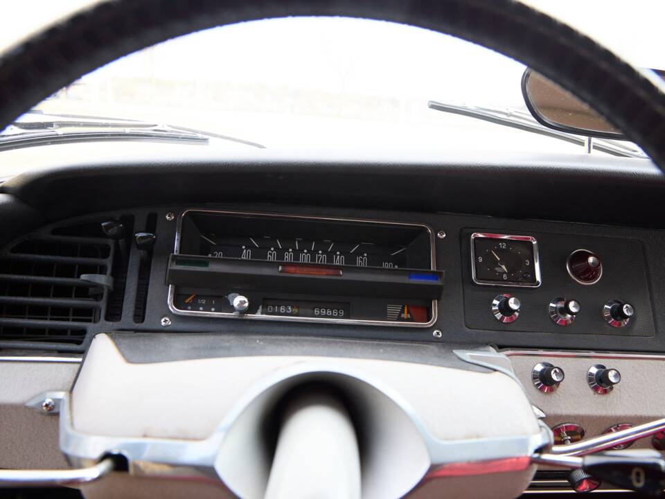 Image 18/28 of Citroën ID 19 (1966)