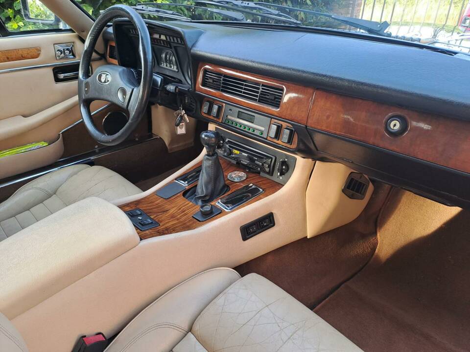 Image 18/40 of Jaguar XJ-S 3.6 (1987)
