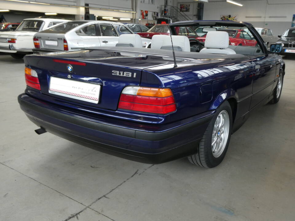 Afbeelding 25/36 van BMW 318i (1997)