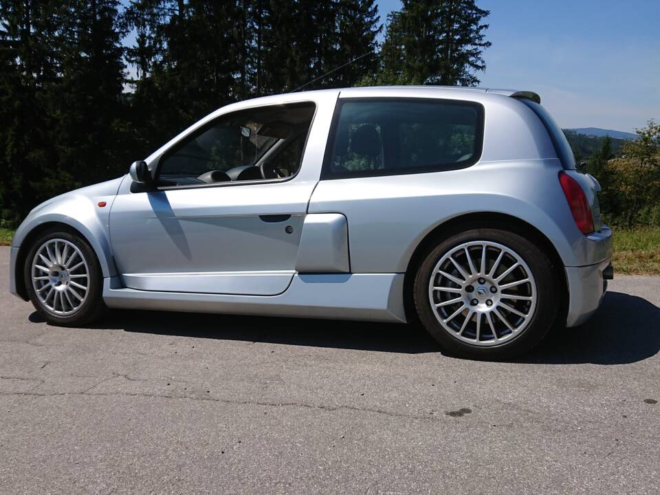 Afbeelding 3/10 van Renault Clio II V6 (2002)