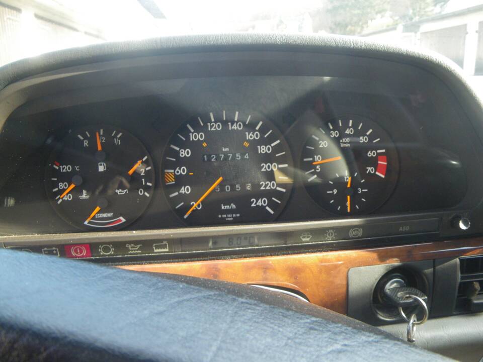 Image 2/6 of Mercedes-Benz 300 SE (1990)