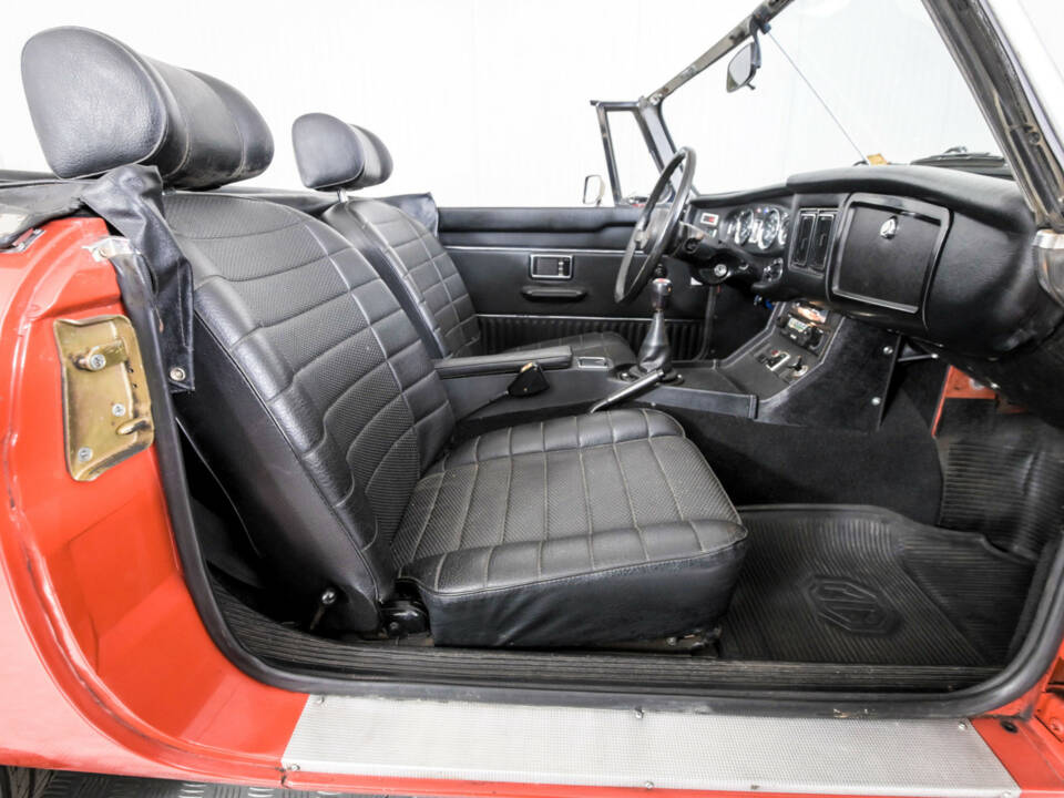 Image 20/50 of MG MGB (1976)
