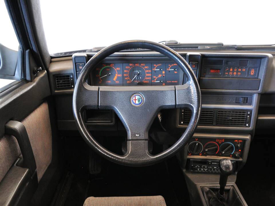 Bild 15/25 von Alfa Romeo 75 2.0 Twin Spark (1987)