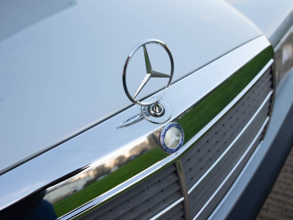 Bild 29/29 von Mercedes-Benz 190 E 2.0 (1992)