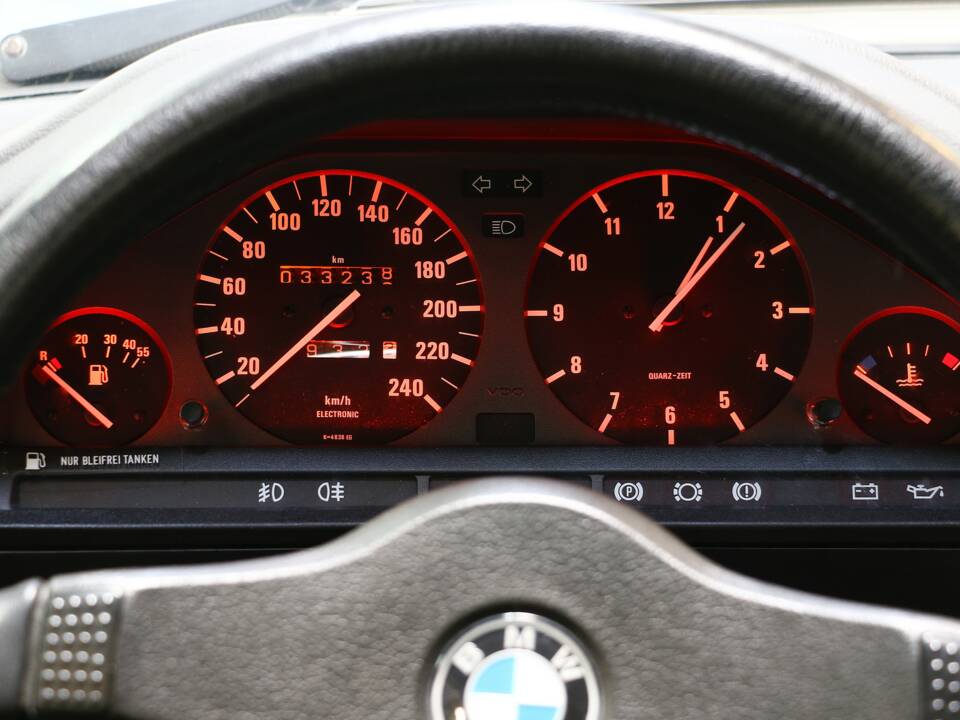 Afbeelding 26/40 van BMW 318i (1987)