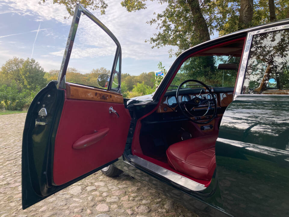 Image 48/52 de Jaguar 420 G (1967)