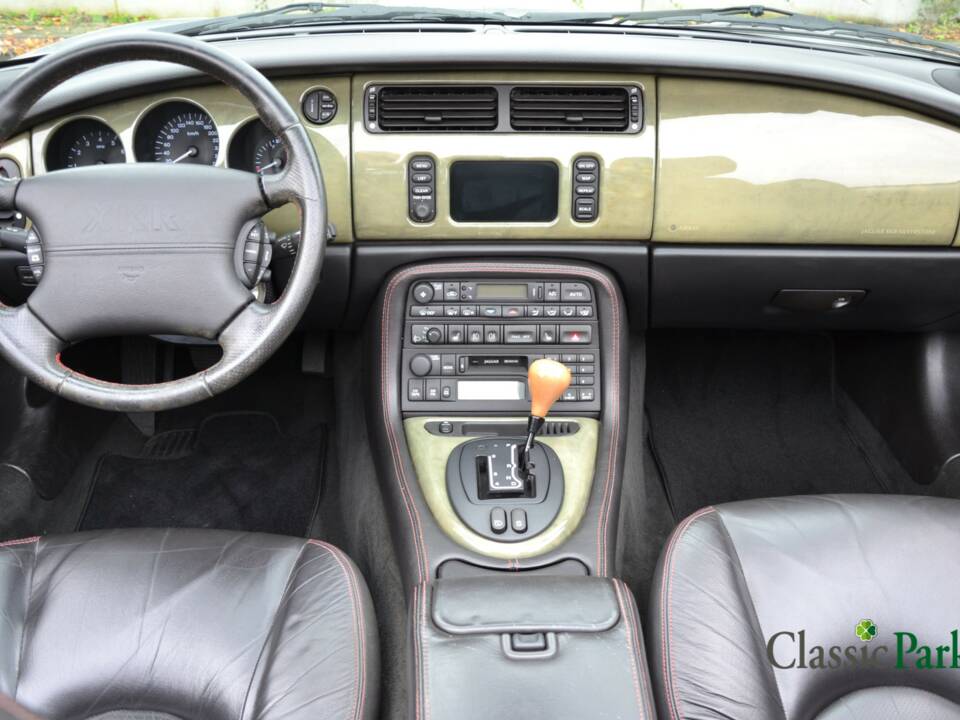 Image 13/50 of Jaguar XKR &quot;Silverstone&quot; (2000)