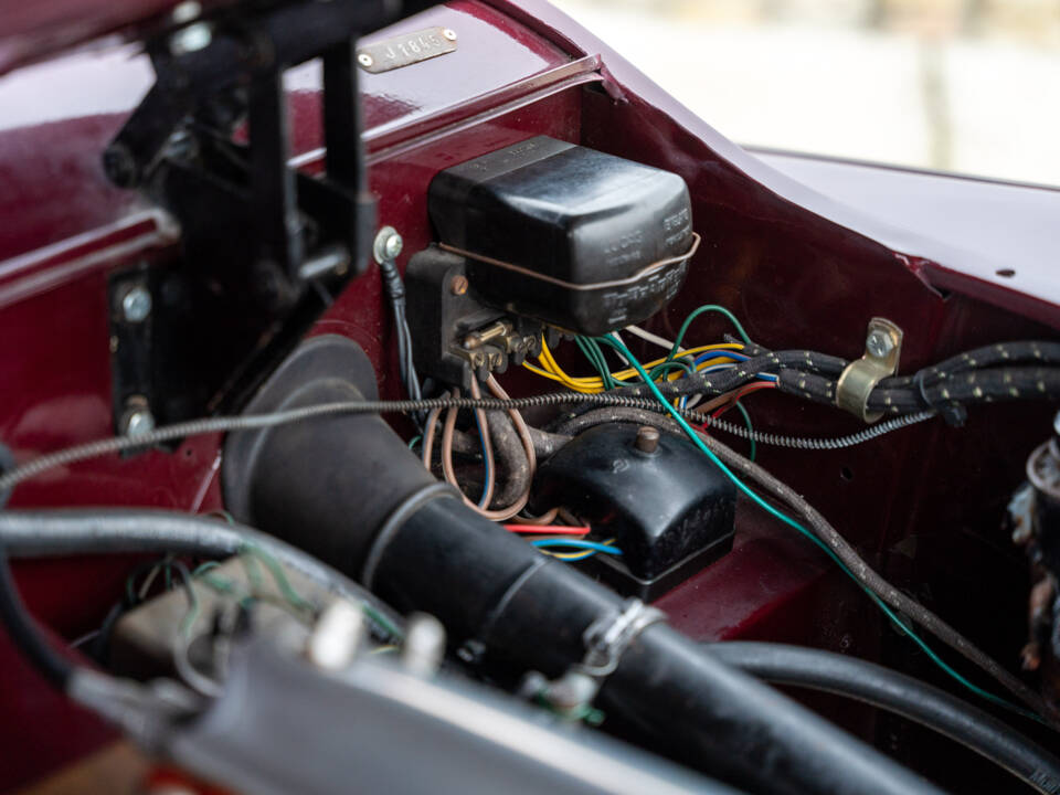 Image 39/50 of Jaguar XK 120 SE FHC (1952)