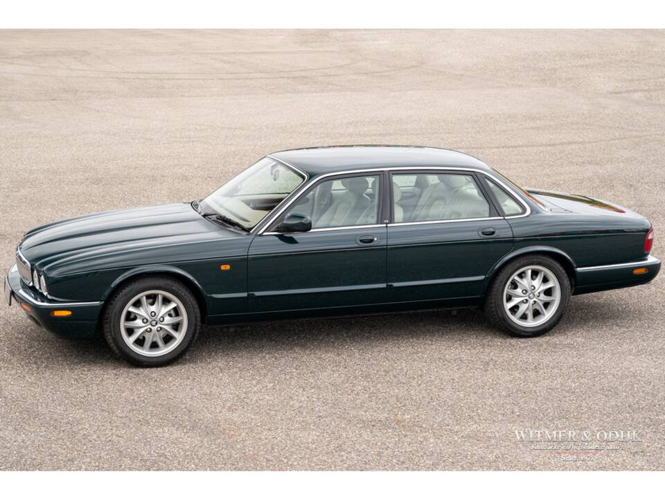 Bild 1/30 von Jaguar XJ 8 Executive (1998)