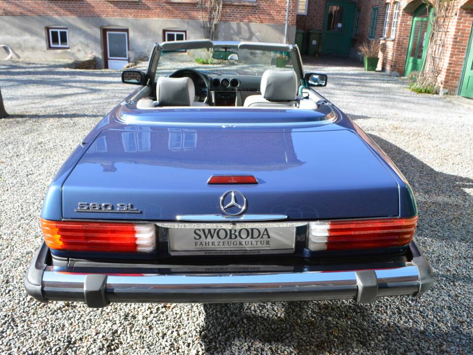 Bild 4/16 von Mercedes-Benz 560 SL (1988)
