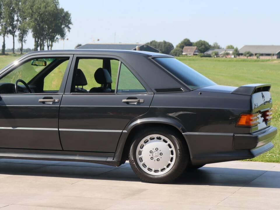 Immagine 25/50 di Mercedes-Benz 190 E 2.3-16 (1986)