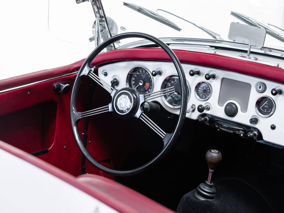 Image 8/28 of MG MGA 1600 (1960)