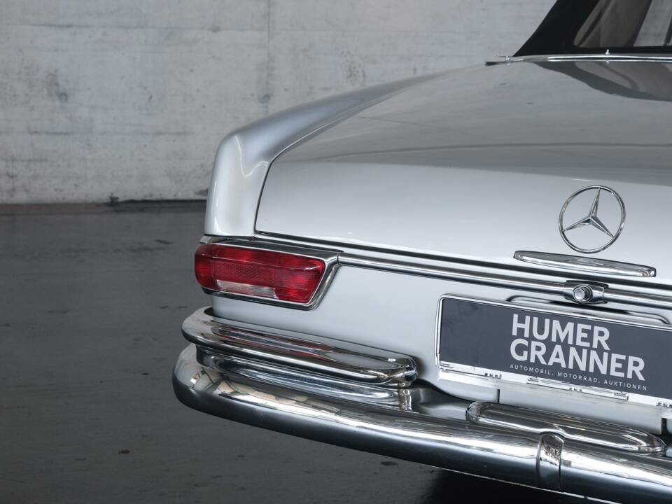 Image 12/49 of Mercedes-Benz 220 SE b (1962)