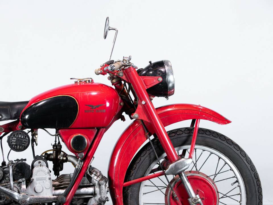 Image 48/50 de Moto Guzzi 250 SS (1950)
