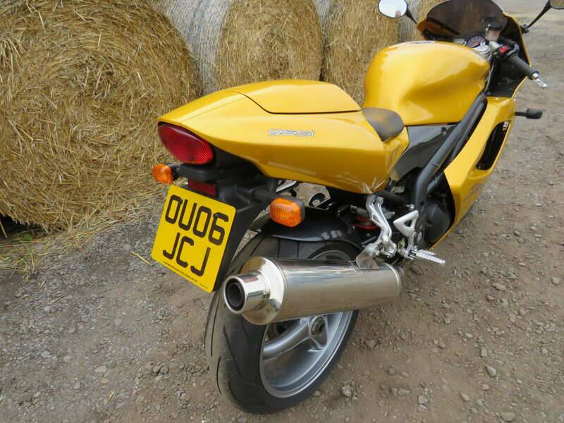 Image 37/39 of Triumph DUMMY (2006)