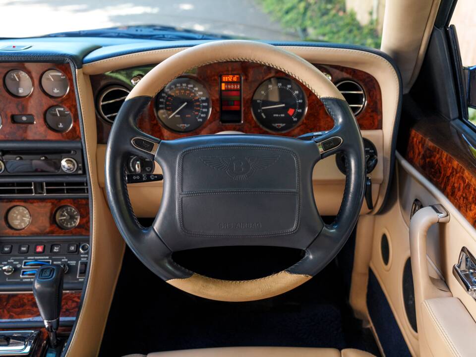 Image 16/26 of Bentley Continental R Mulliner (2001)