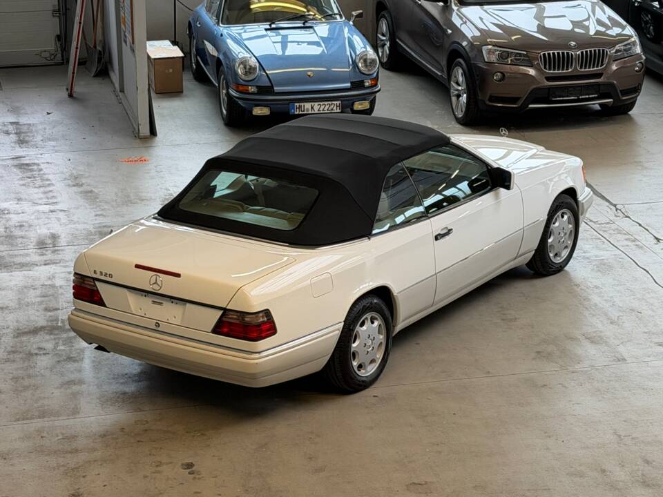 Bild 3/34 von Mercedes-Benz E 320 (1996)
