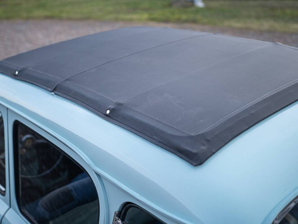 Image 23/66 of Renault R 4 Super (1962)