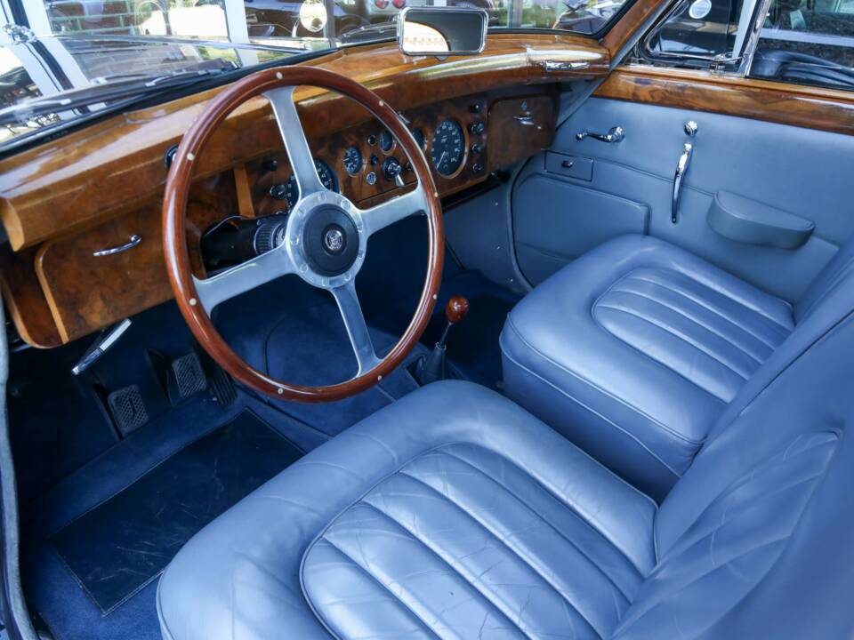 Image 3/50 de Jaguar Mk IX (1961)