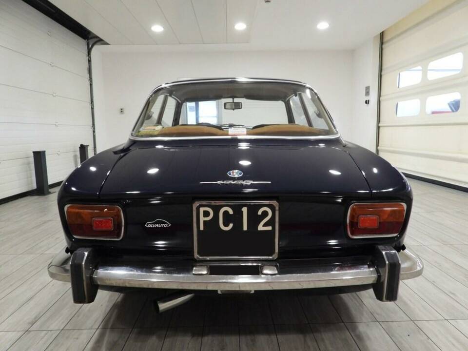 Image 2/10 of Alfa Romeo 1750 Spider Veloce (1970)