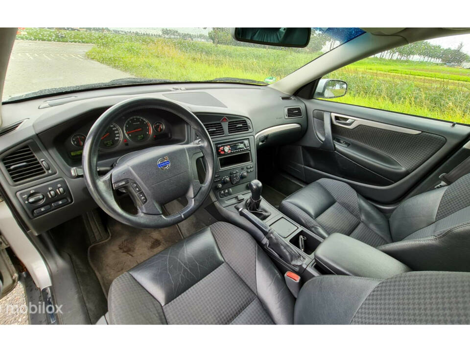 Immagine 23/46 di Volvo V 70 2.4 (2004)