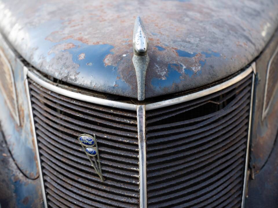Image 43/134 of Ford V8 (1937)
