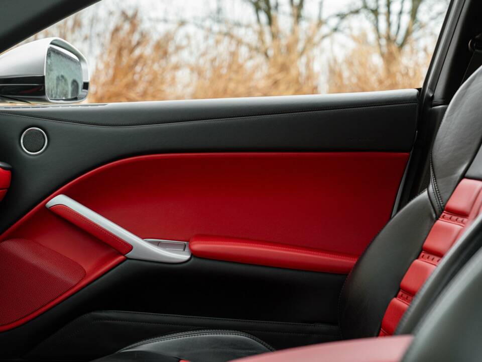 Image 43/50 of Ferrari F12berlinetta (2013)