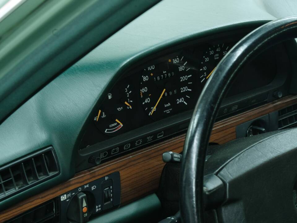 Bild 36/50 von Mercedes-Benz 300 SE (1986)