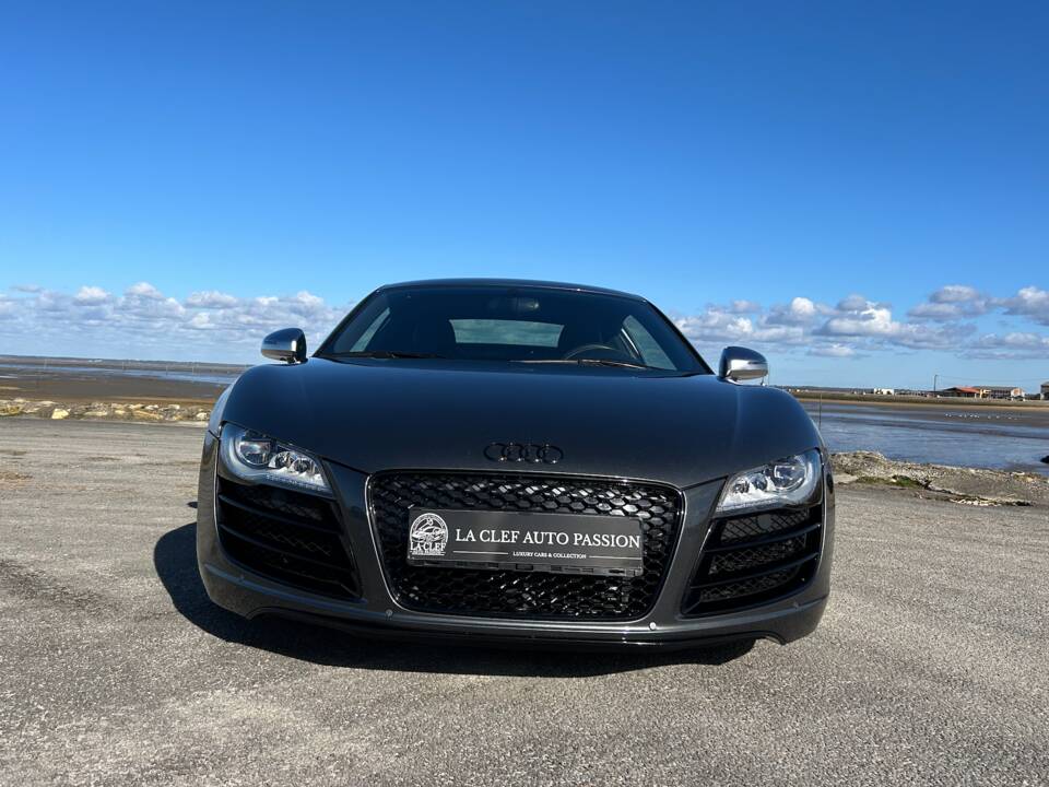 Immagine 2/7 di Audi R8 V10 (2009)