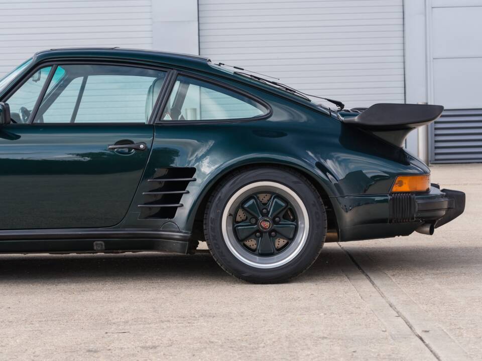 Image 12/52 of Porsche 911 Carrera 3.2 (1989)