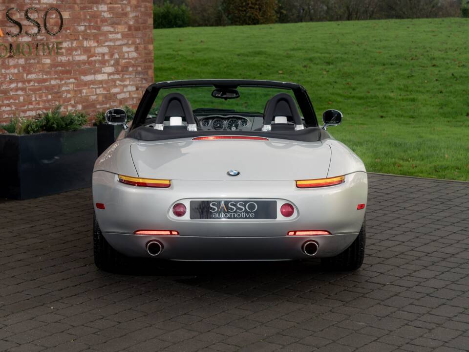 Image 15/84 of BMW Z8 (2001)