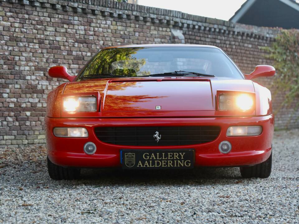Immagine 29/50 di Ferrari F 355 Berlinetta (1996)