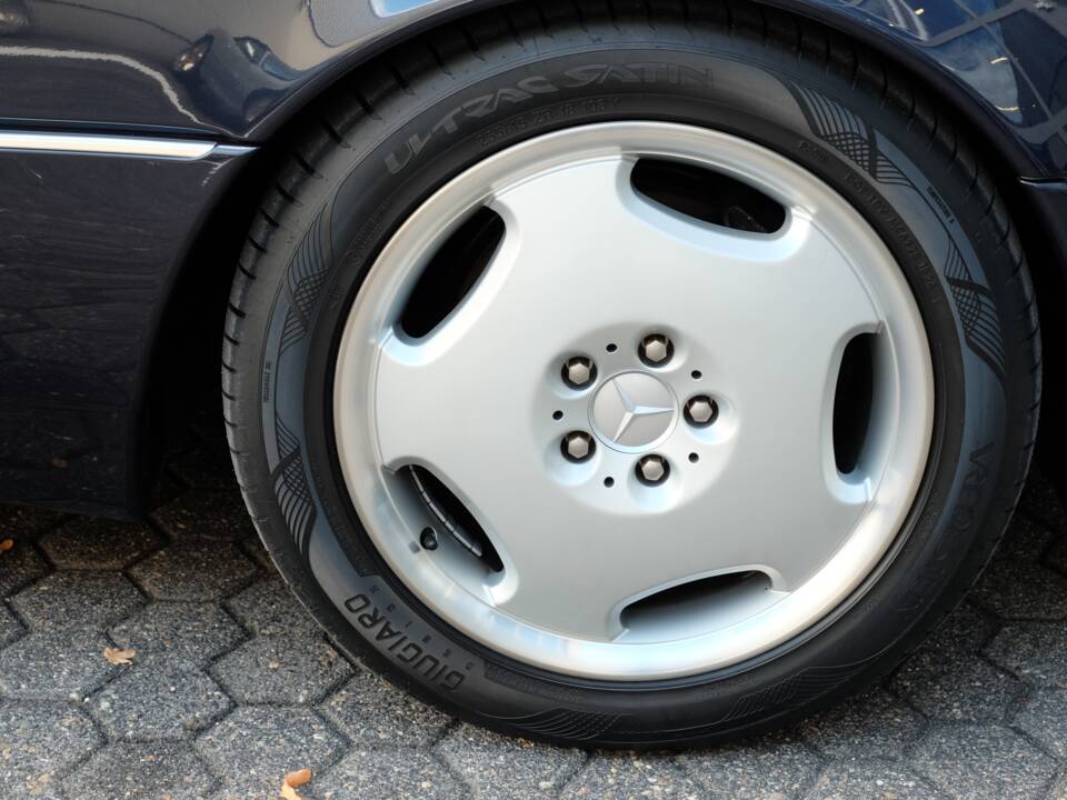 Image 58/70 de Mercedes-Benz CL 500 (1997)