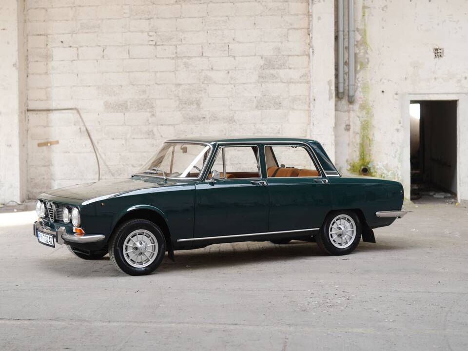Image 13/83 of Alfa Romeo 1750 Berlina (1970)