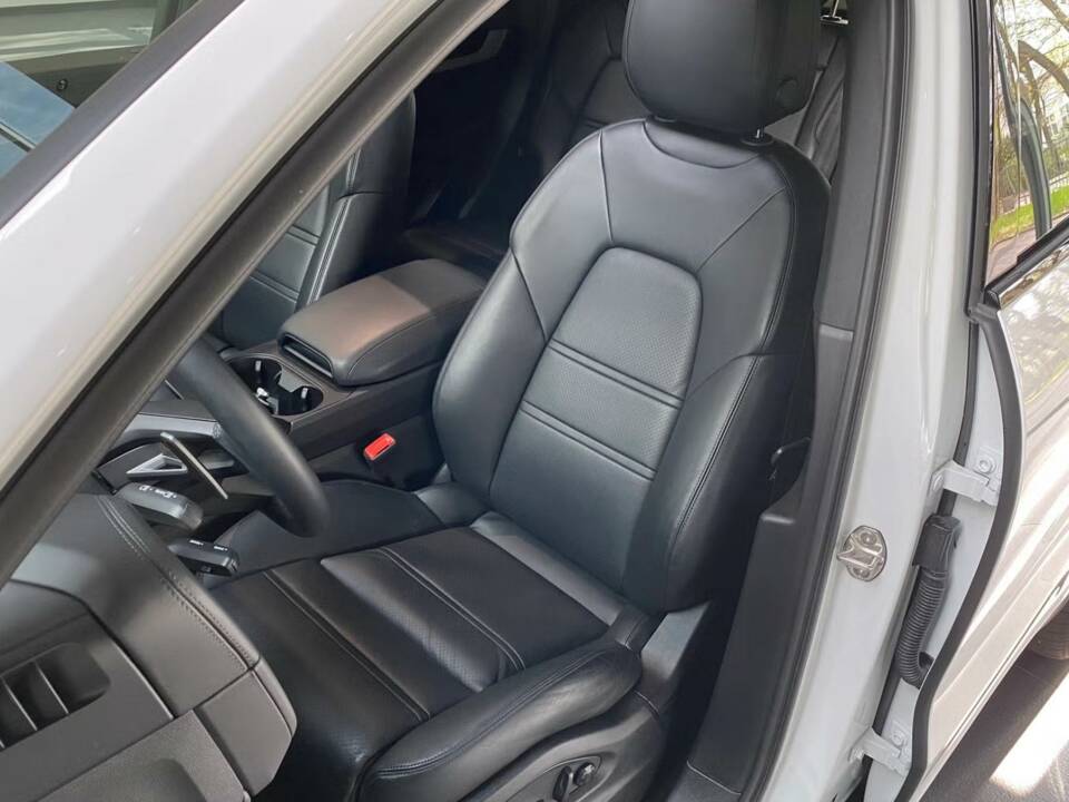 Image 7/12 de Porsche Cayenne Coupé E-Hybrid (2023)