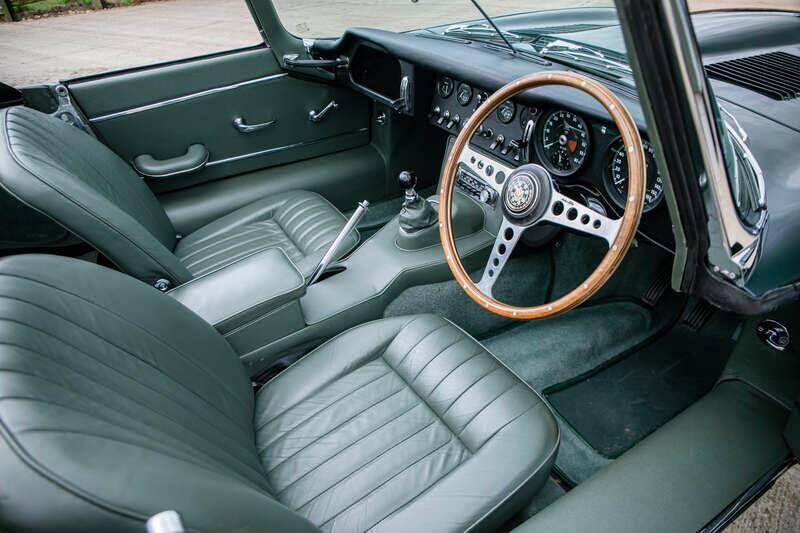 Image 2/36 de Jaguar E-Type (1967)