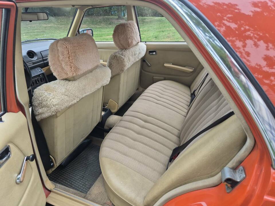 Image 11/41 of Mercedes-Benz 200 D (1981)