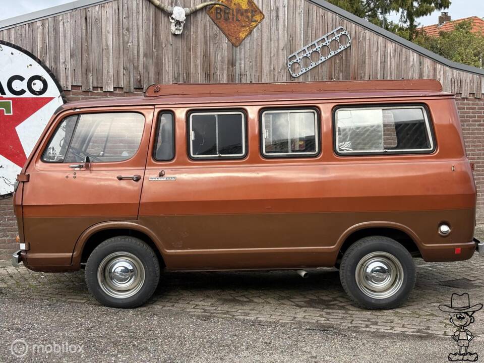 Image 5/50 of Chevrolet G-10 Van (1965)