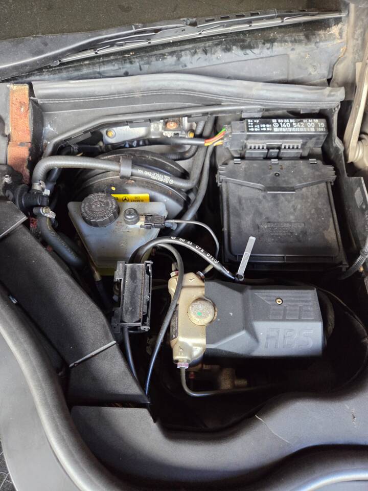 Image 15/103 de Mercedes-Benz 300 SE (1991)
