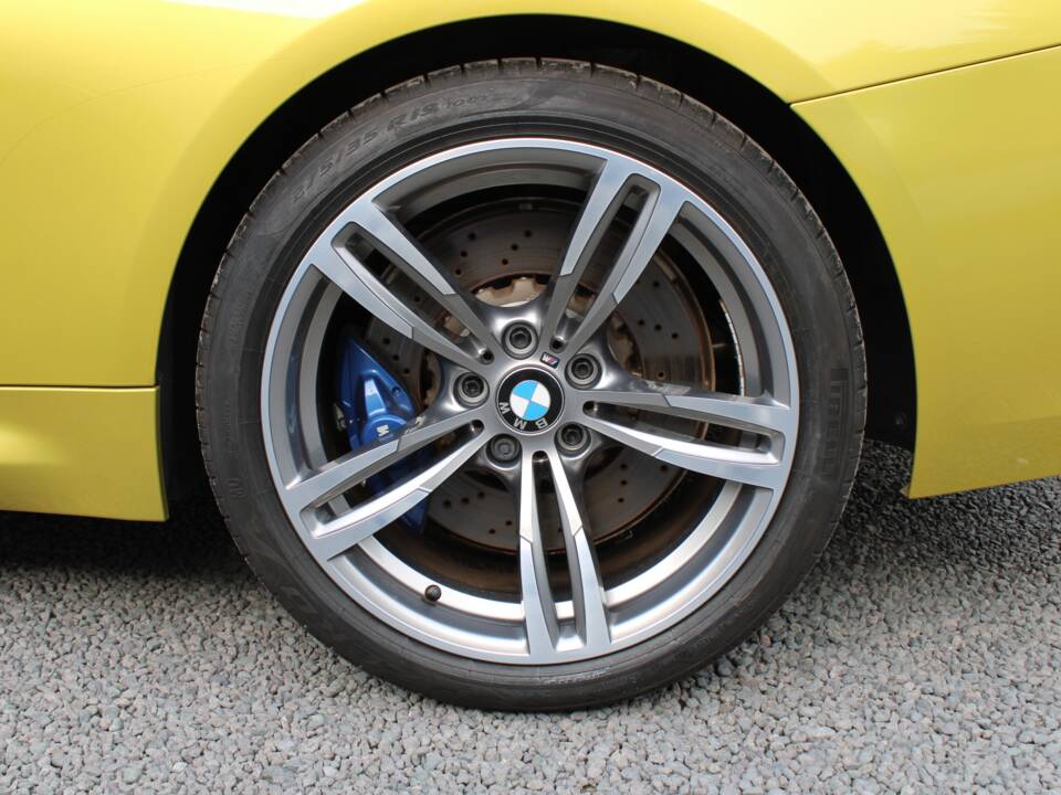 Image 21/98 of BMW M4 (2014)