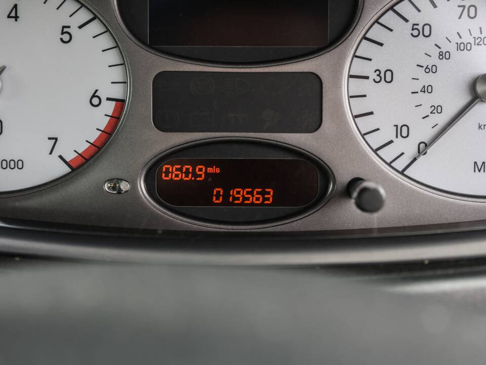 Image 25/26 of MG ZT 260 (2004)
