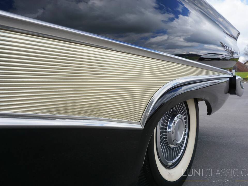 Image 21/77 of Ford Fairlane 500 Club Victoria (1958)