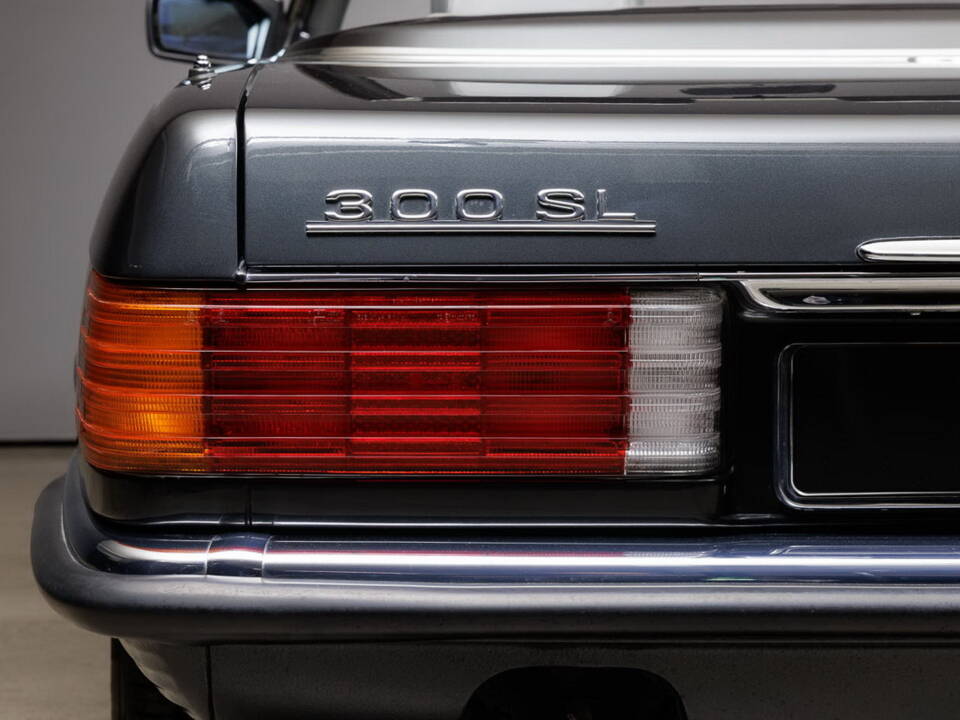 Image 36/44 of Mercedes-Benz 300 SL (1988)