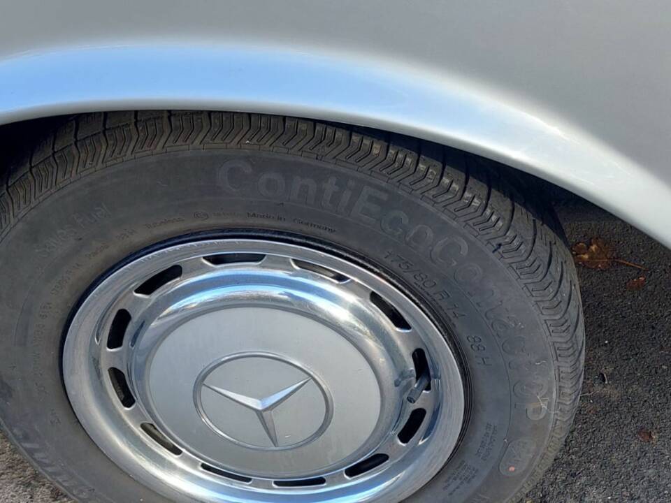 Image 4/16 of Mercedes-Benz 250 (1980)