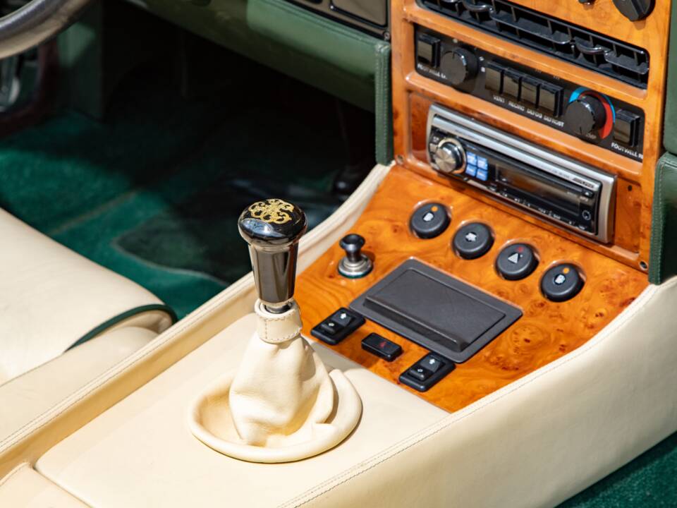 Bild 10/17 von Aston Martin V8 Zagato Volante (1989)