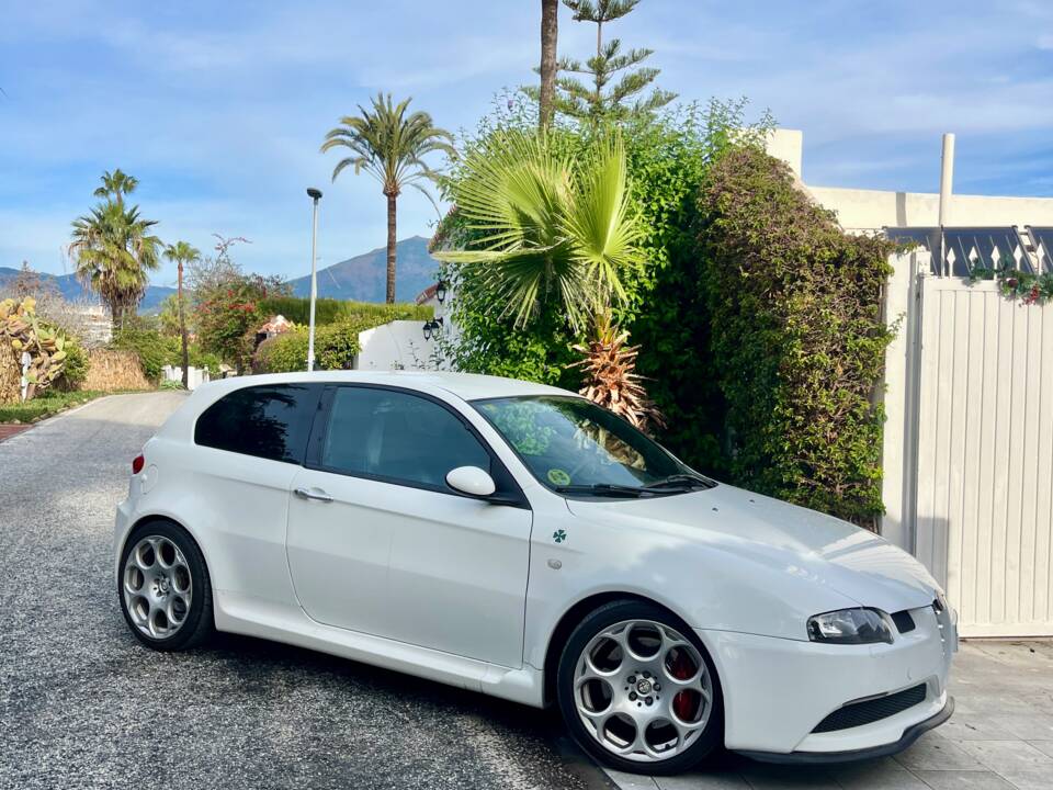 Imagen 2/9 de Alfa Romeo 147 3.2 GTA (2004)