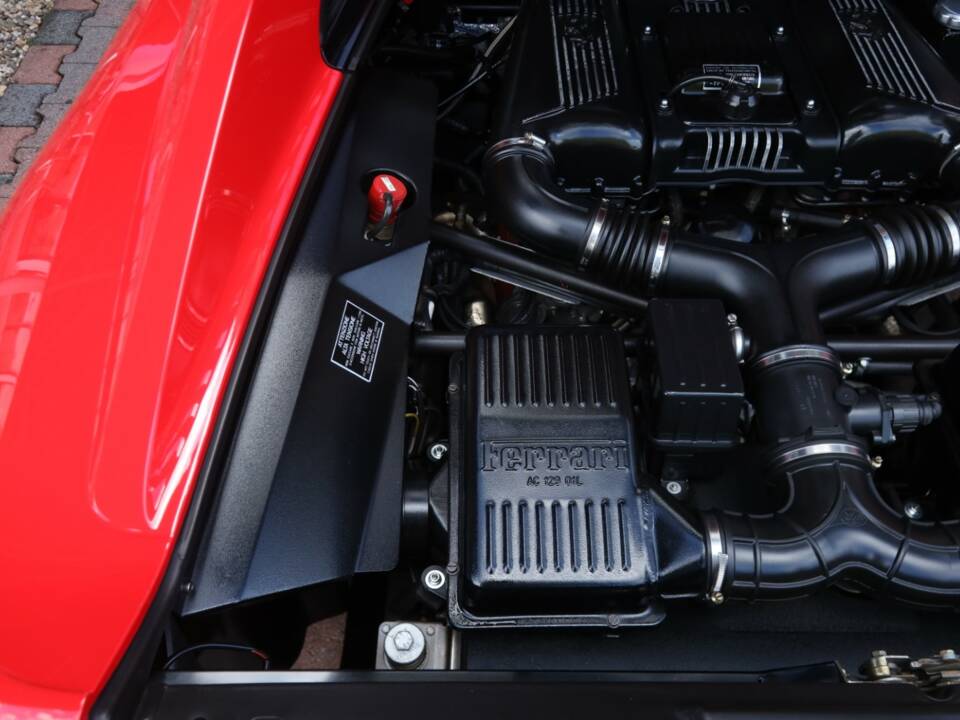 Bild 42/50 von Ferrari F 355 Berlinetta (1996)